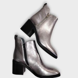 Vaneli Womens Boots Sz 6 Silver Leather Block Heel Zip Up Ankle Boots Trendy